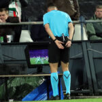 Αλλάζει για πάντα το ποδόσφαιρο: Μπαίνουν 2 διαιτητές, τέλος οι επόπτες!