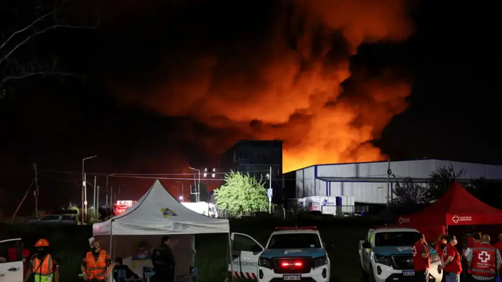 Κόλαση στην Αργεντινή μετά από εκρήξεις και φωτιά σε βιομηχανική ζώνη: Πάνω από 20 οι τραυματίες