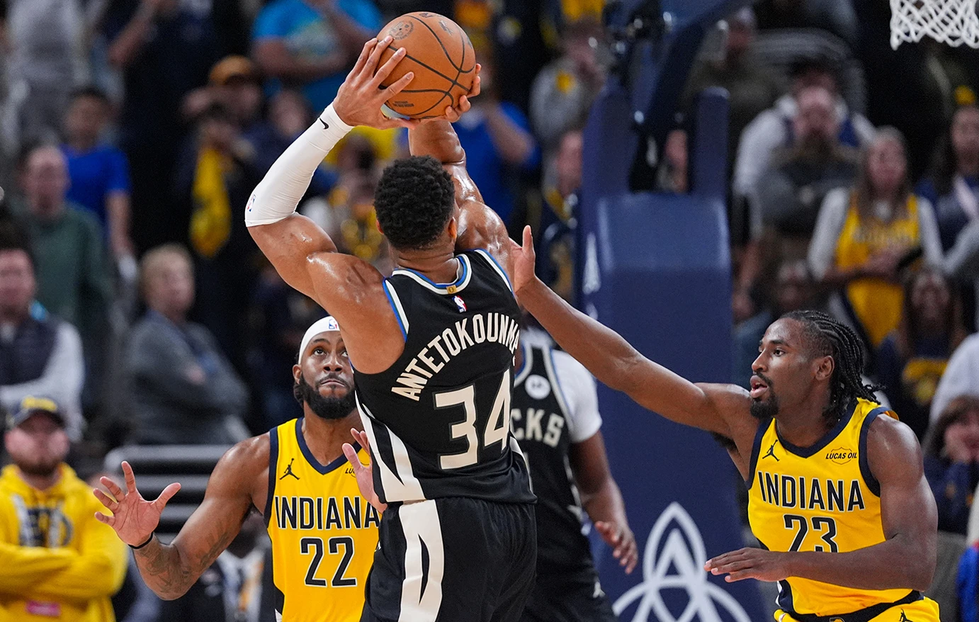 Το εντυπωσιακό buzzer beater του Αντετοκούνμπο που έδωσε τη νίκη στους Μπακς (video)