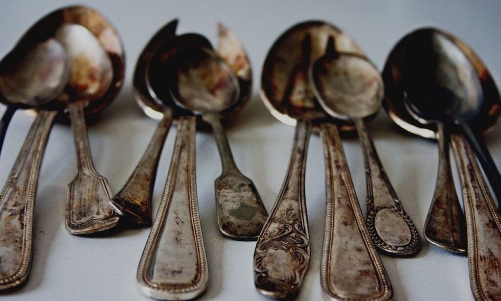 Έχετε ένα σκουριασμένο κουτάλι σπίτι σας; Ο λόγος για τον οποίο έχετε έναν πραγματικό θησαυρό