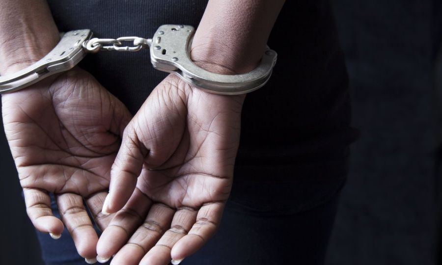 Στη σύλληψη 34χρονης για 15 κλοπές σε καταστήματα της Αττικής