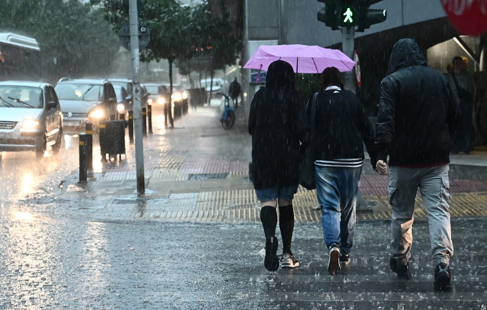 Καιρός: Καταιγίδες «χτυπούν» τη χώρα - Σε αυτές τις περιοχές θέλει προσοχή! 