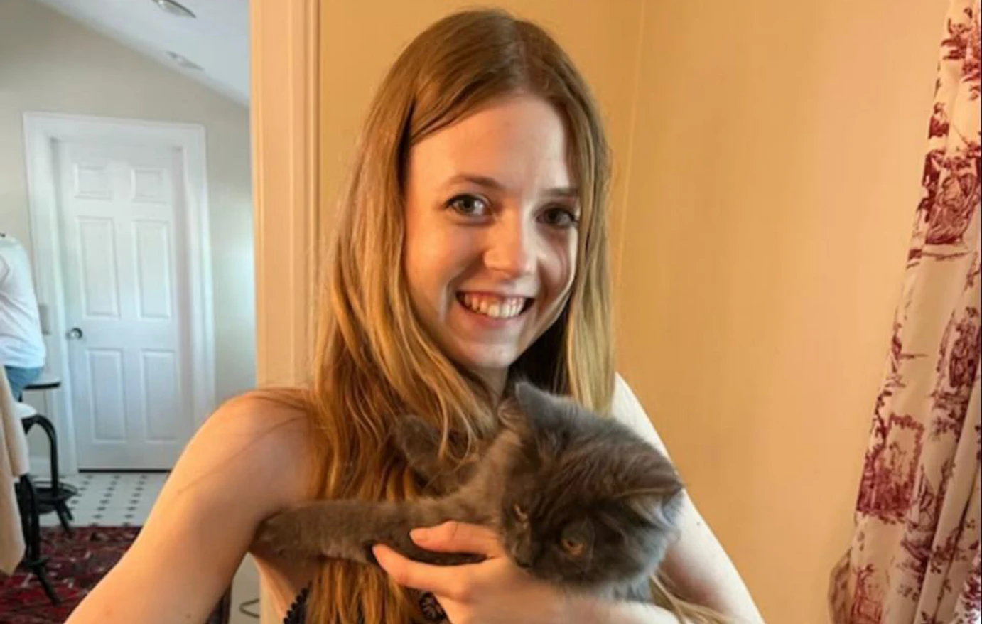 Φρίκη! Γυναίκα 26 ετών δέχθηκε επίθεση με φωτιά σε συρμό