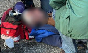 Επεισόδια στο μπλόκο της Νίκαιας: Δύο τραυματίες μεταφέρθηκαν στο νοσοκομείο