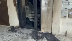 Αποκάλυψη! Ποιος μένει στην πολυκατοικία που έγινε επίθεση με γκαζάκια