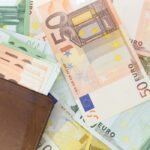 ΕΛΤΑ – ΕΦΚΑ: Γιατί φέρνουν νωρίτερα το επίδομα των 250 ευρώ