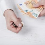 Επίδομα 250 ευρώ: Αναλυτικά ποιοι πληρώνονται στις 28 Νοεμβρίου και ποιοι «κόβονται» από τους αυστηρούς κόφτες