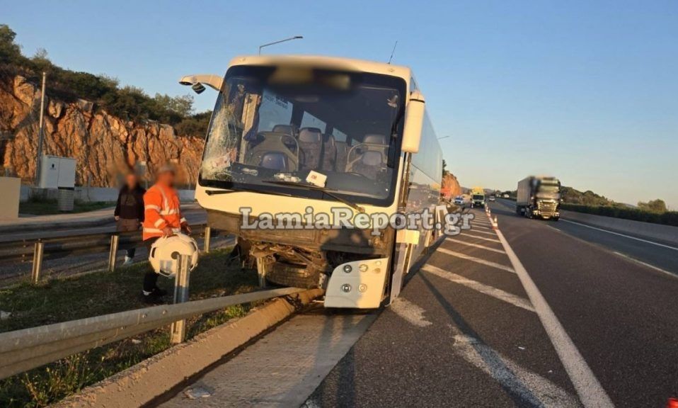 Εθνική Οδός: Τουριστικό λεωφορείο προσέκρουσε σε μπάρες – Πέντε επιβάτες και ο οδηγός στο νοσοκομείο