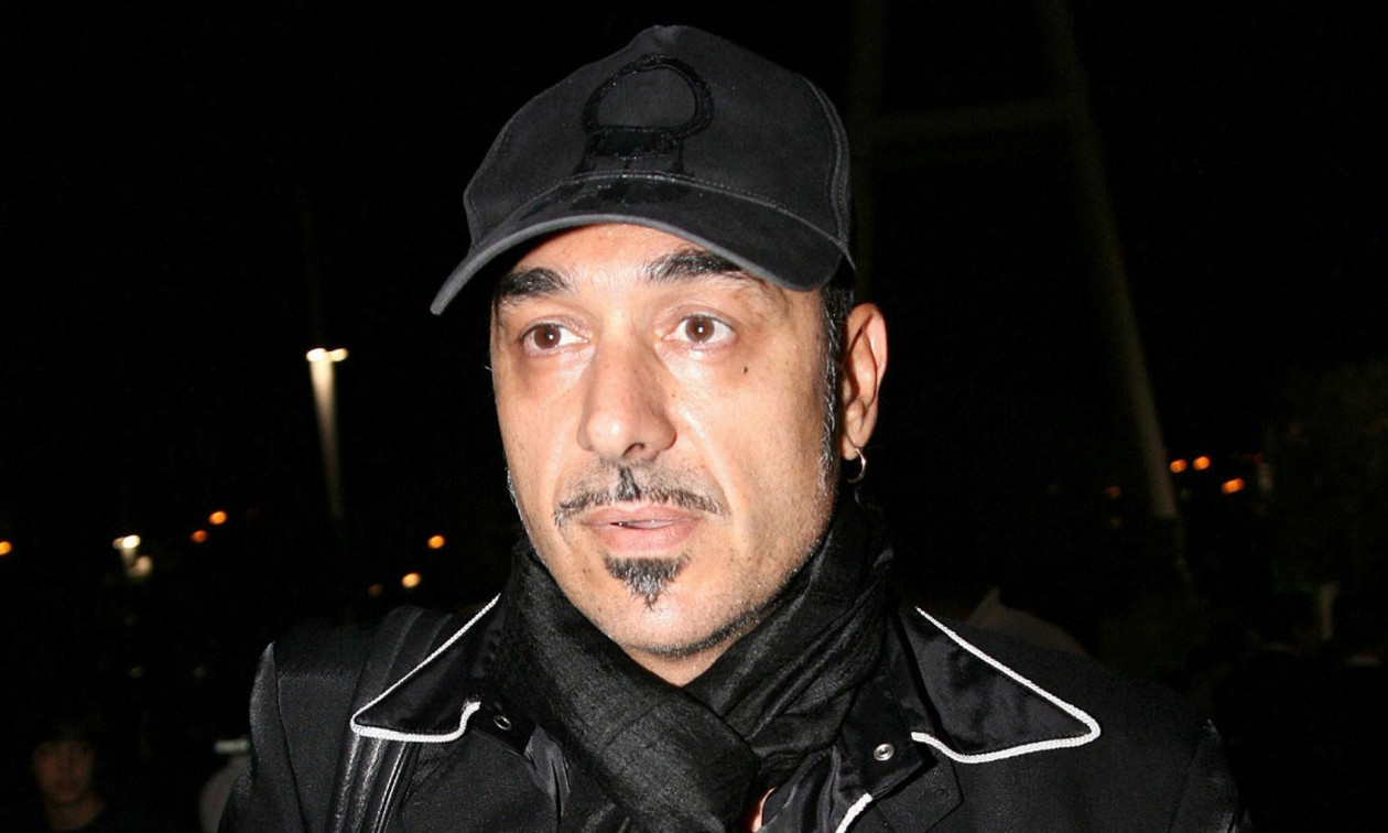 Θρήνος για τον Νότη Σφακιανάκη - Πέθανε η σύζυγός του