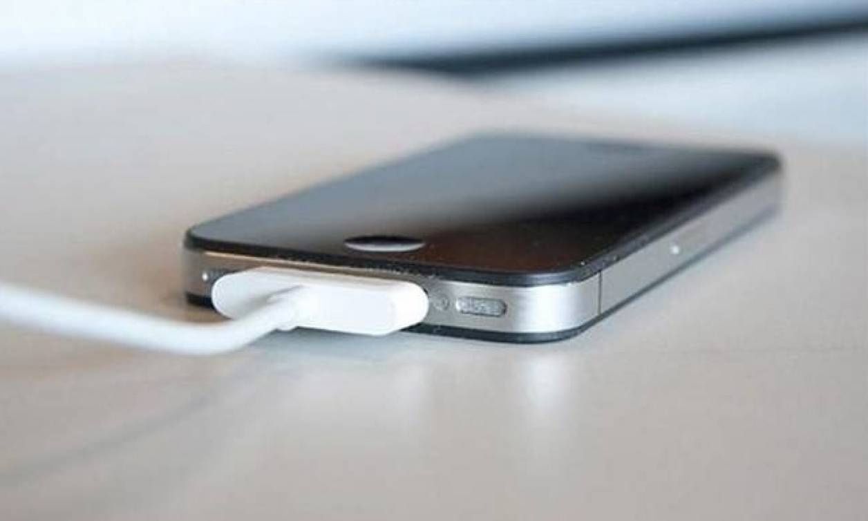 Φόρτιση κινητού: Το λάθος που κάνουμε όλοι - «Πρέπει να το σταματήσετε»