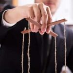 Σε χειρίζεται χωρίς να το καταλαβαίνεις: Αυτό είναι το πιο χειριστικό ζώδιο και πώς σε «δένει» συναισθηματικά