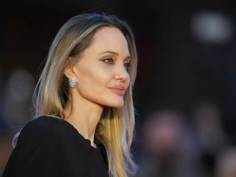 Αναστάτωση με τη συνοδεία της Αντζελίνα Τζολί στην Ουκρανία: Ο οδηγός της φέρεται να στρατολογήθηκε αιφνιδιαστικά