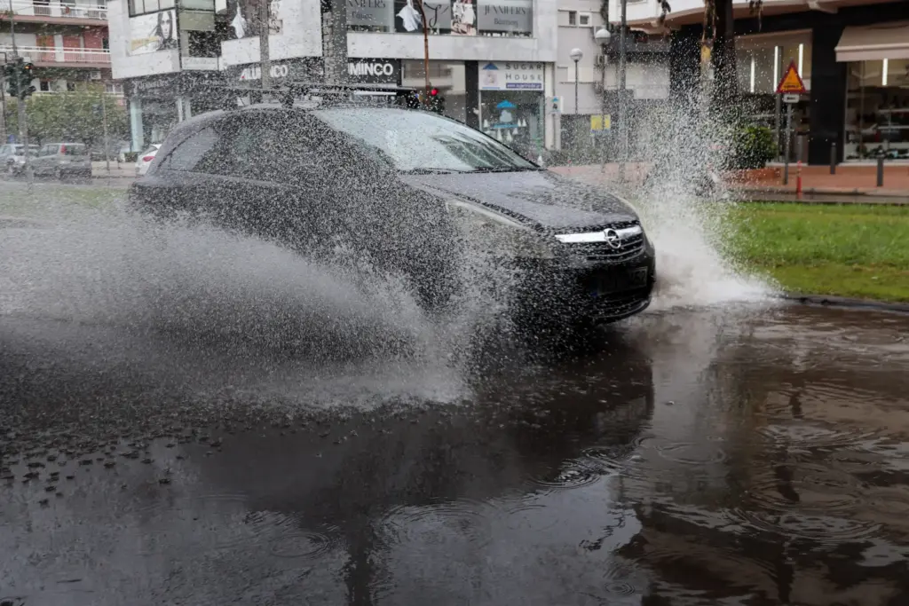 Σαρώνει την Ελλάδα η κακοκαιρία Adel – Πλημμύρες, κλειστά σχολεία και σοβαρά προβλήματα 