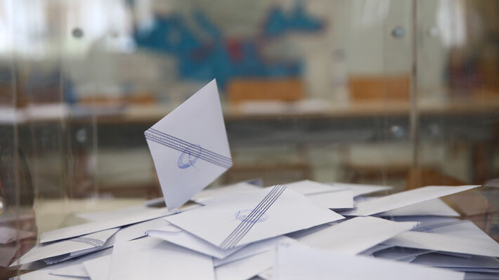 Τρεις νέες δημοσκοπήσεις ανατρέπουν τα δεδομένα