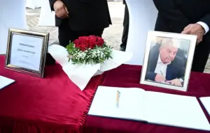 Ραγίζουν καρδιές στην κηδεία του Αλέκου Φλαμπουράρη