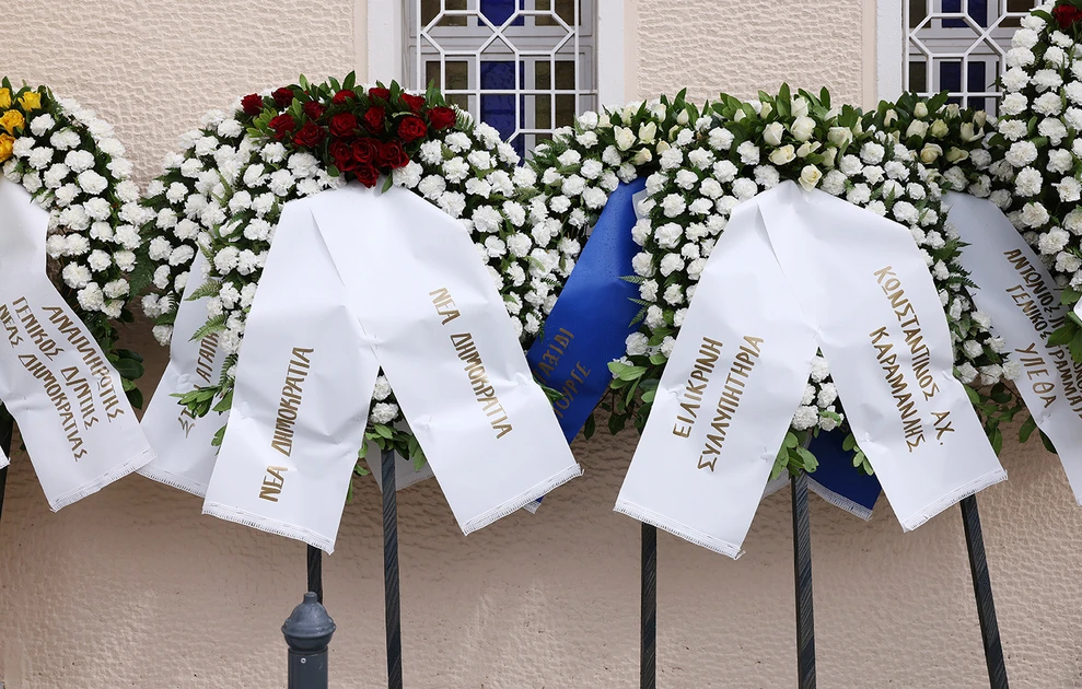 Το τελευταίο αντίο στον Δημήτρη Σταμάτη: Συγγενείς και πολιτικοί τον αποχαιρετούν