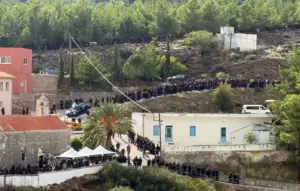 «Σ’ αγαπώ μ’ ακούς;»: Ανατριχίλα στα Βορίζια στην κηδεία του 39χρονου Φανούρη