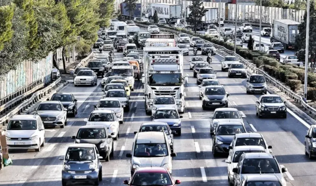 Σοβαρά κυκλοφοριακά προβλήματα στην Αττική – «Κατακόκκινος» ο Κηφισός