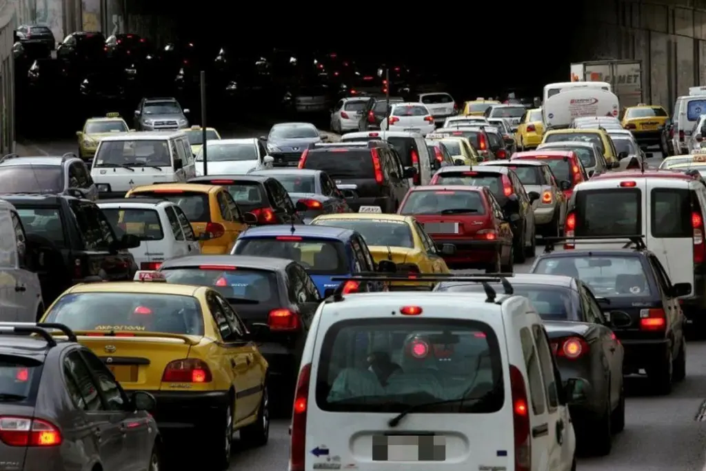 Μποτιλιάρισμα σε Κηφισό και Αττική Οδό – Πού εντοπίζονται τα μεγαλύτερα προβλήματα