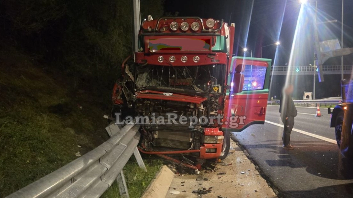 Νταλίκα εξετράπη της πορείας της στην Εθνική Οδό κοντά στα Καμένα Βούρλα