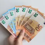 Νέο έκτατο επίδομα: Πότε θα δοθεί – Τι αλλάζει για κάρτες, ανασφάλιστους και στεγαστικά