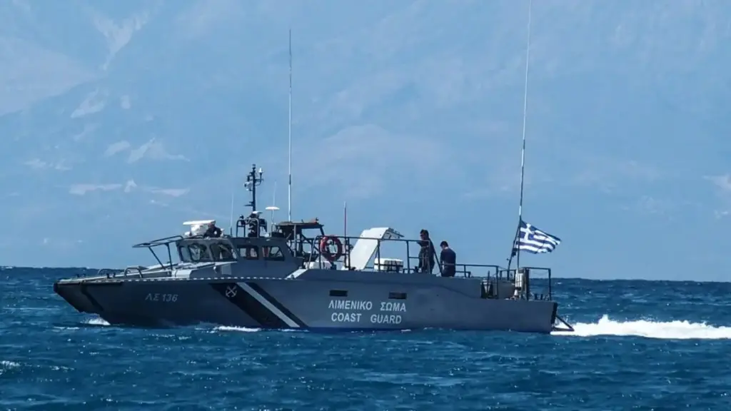 Τραγωδία στη Γαύδο: Τρεις νεκροί από ανατροπή λέμβου με μετανάστες – 56 διασωθέντες