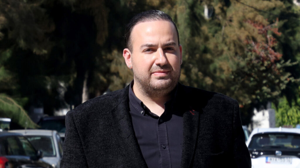 Σοβαρό τροχαίο για τον Μαυρίκιο Μαυρικίου – «Μας έσωσε ο Άγιος Νεκτάριος», λέει ο μουσικός