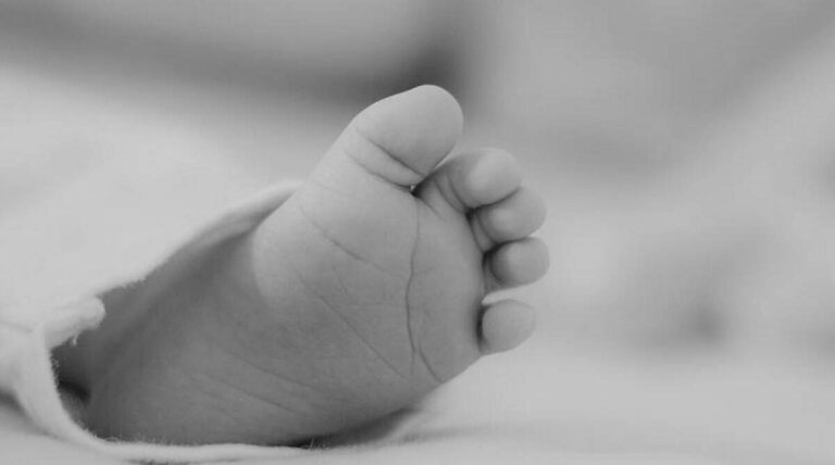 Θάνατος βρέφους 19 μηνών στην Πάτρα: Ερωτήματα για την αρχική ιατροδικαστική έκθεση