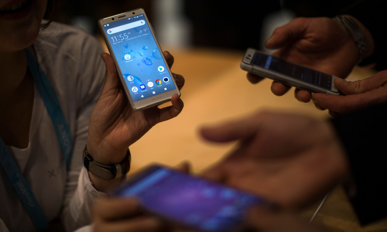 Τέλος τα κινητά τηλέφωνα - Τι θα αντικαταστήσει