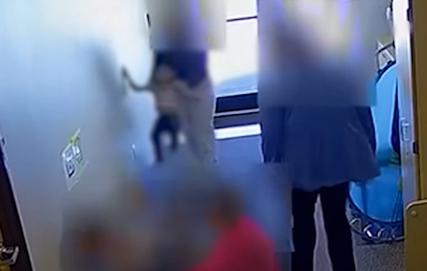 Σάλος! Βίντεο δείχνει δασκάλους να κακοποιούν 5χρονο με αυτισμό