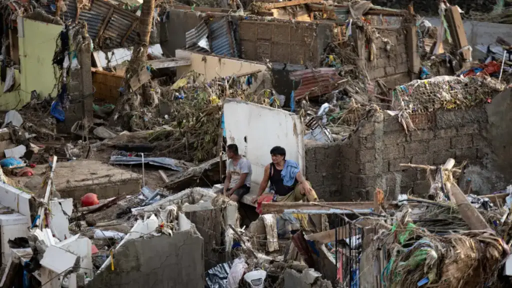 Φιλιππίνες: Ο υπερτυφώνας Φουνγκ-γουόνγκ απειλεί τη χώρα λίγες ημέρες μετά τον φονικό Καλμάγκι