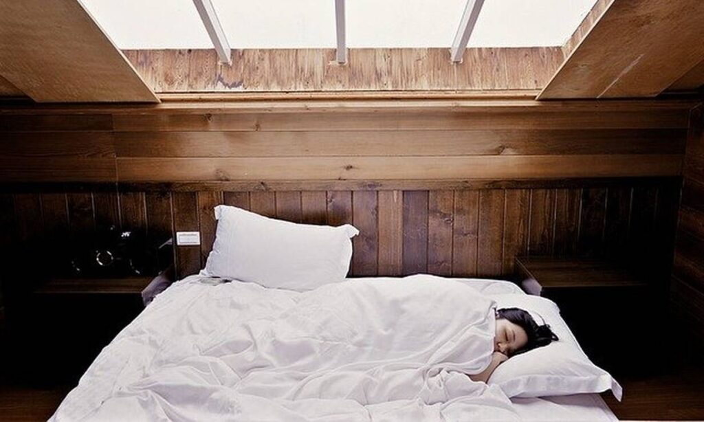 Σταματήστε άμεσα τον ύπνο σε αυτά τα σεντόνια – Σοβαρός κίνδυνος για την υγεία σας