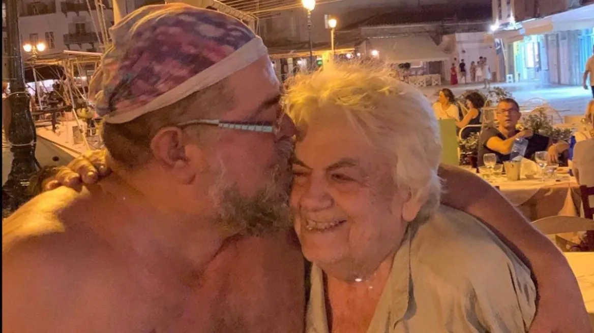 Πέθανε η μητέρα του Σταμάτη Κραουνάκη - «Ο πιο δικός μας άγγελος φτεροκοπάει»