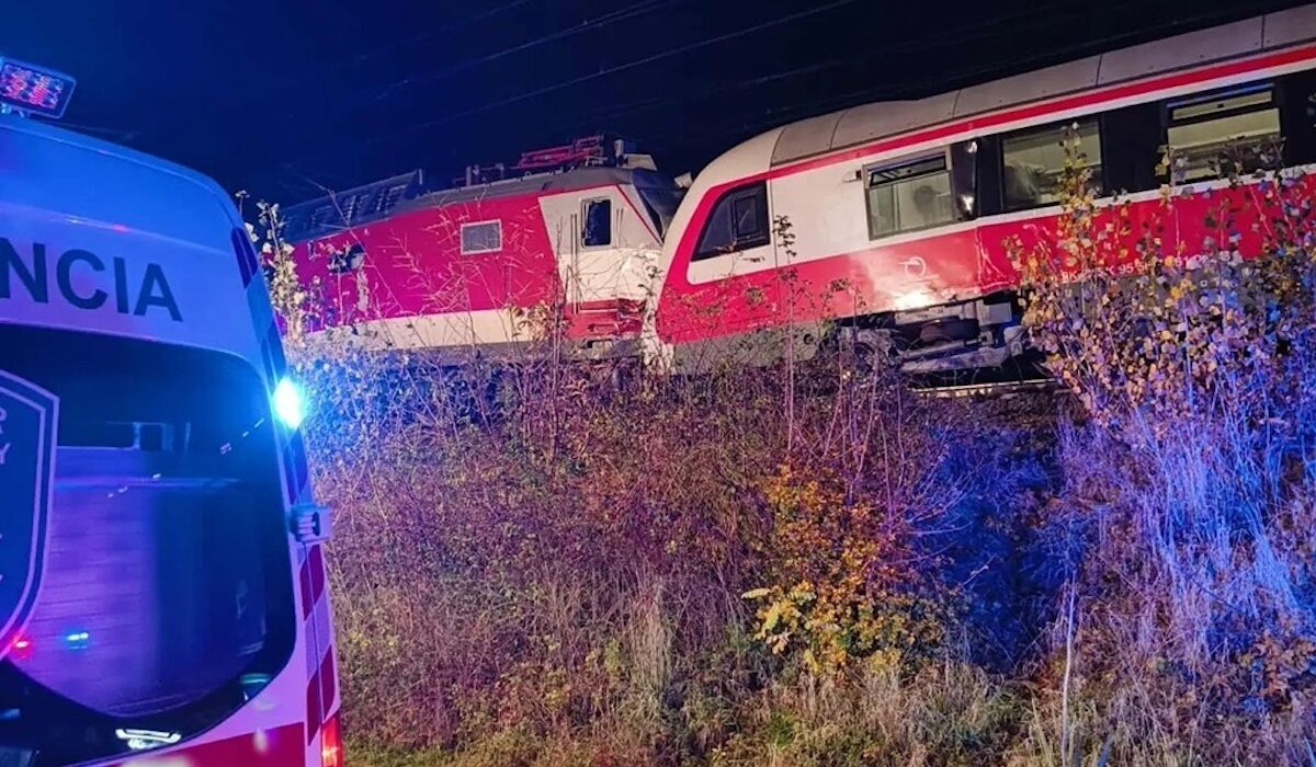 Συγκρούστηκαν δύο τρένα στη Σλοβακία – Πάρα πολλοί οι τραυματίες