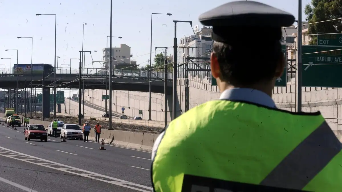 Αττική Οδός: 56χρονος οδηγούσε με όπισθεν στη ΛΕΑ για 1,5 χλμ – Συνελήφθη χωρίς δίπλωμα