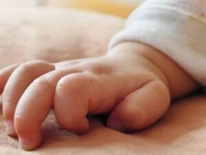 Ηράκλειο: Γέννησε μέσα στο αυτοκίνητο καθ’ οδόν για το μαιευτήριο