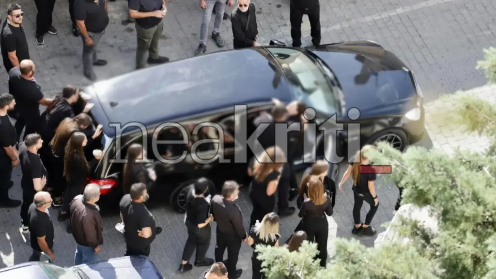 Κηδεία 39χρονου Φανούρη: Ανατριχίλα από το μοιρολόι της χήρας