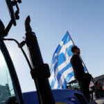 Κλιμακώνουν οι αγρότες στα μπλόκα ενώ η κυβέρνηση ανοίγει τα χαρτιά της: Τρεις ομάδες προτεραιότητας και νέες πληρωμές