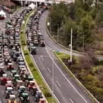 Οι αγρότες παραμένουν στα μπλόκα κατά την Πρωτοχρονιά, με μερικές διευκολύνσεις στην κυκλοφορία