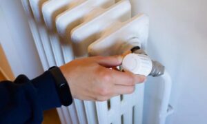 Το «μυστικό» της Βόρειας Ευρώπης: Πώς θα μειώσετε στο μισό τους λογαριασμούς θέρμανσης