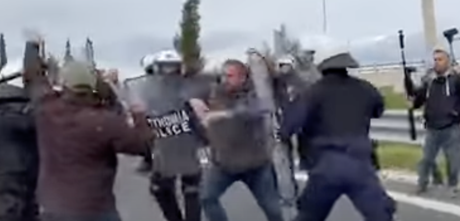 Σοβαρά επεισόδια ανάμεσα σε αγρότες και αστυνομία (video)