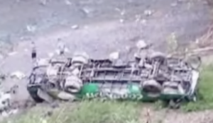 Αδιανόητη τραγωδία: Λεωφορείο έπεσε σε χαράδρα