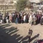 Βίντεο: 13χρονος στο Αφγανιστάν εκτελεί δημόσια τον δολοφόνο της οικογένειά του