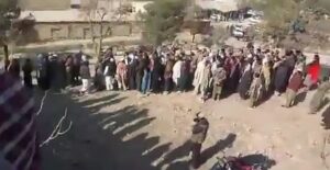Βίντεο: 13χρονος στο Αφγανιστάν εκτελεί δημόσια τον δολοφόνο της οικογένειά του