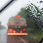 Τα θολωμένα τζάμια το χειμώνα: Πώς να τα ξεθολώνετε σωστά και με ασφάλεια