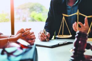 Κληρονομικό θρίλερ στις τράπεζες: Ποιος δικαιούται τα χρήματα μετά θάνατον