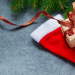 ΣΟΚ! Το Secret Santa ξέφυγε: Τα «αθώα» δώρα που άφησαν πληγές για χρόνια
