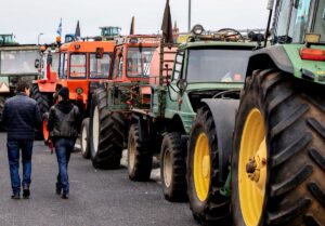 Άνοιξε το μπλόκο στον Προμαχώνα μετά από πολύωρο αποκλεισμό – Διέρχονται οι νταλίκες