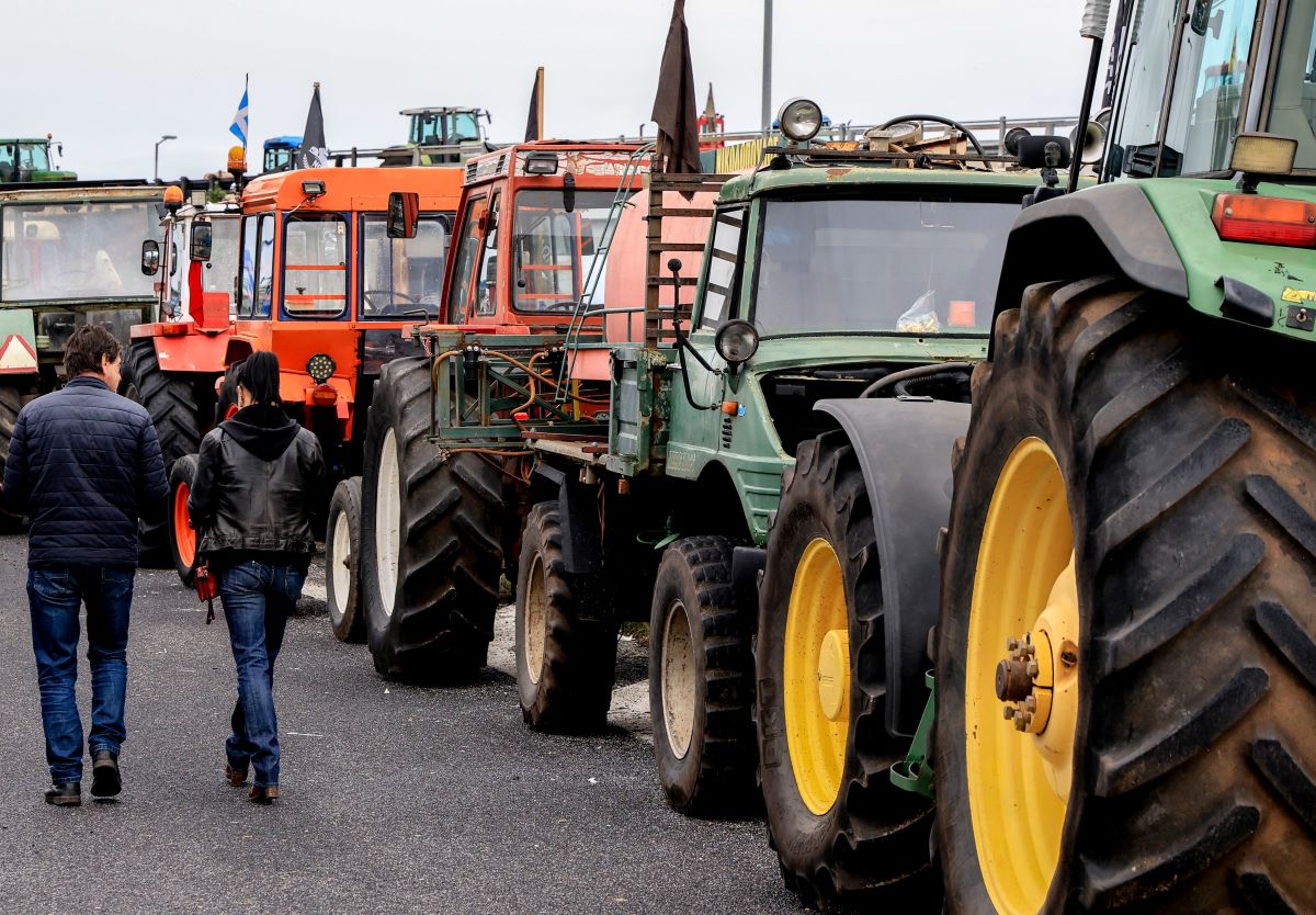 Άνοιξε το μπλόκο στον Προμαχώνα μετά από πολύωρο αποκλεισμό – Διέρχονται οι νταλίκες