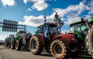 Κλιμακώνουν τις κινητοποιήσεις οι αγρότες στη Νίκαια: Κλείνουν και τις παρακαμπτήριες οδούς